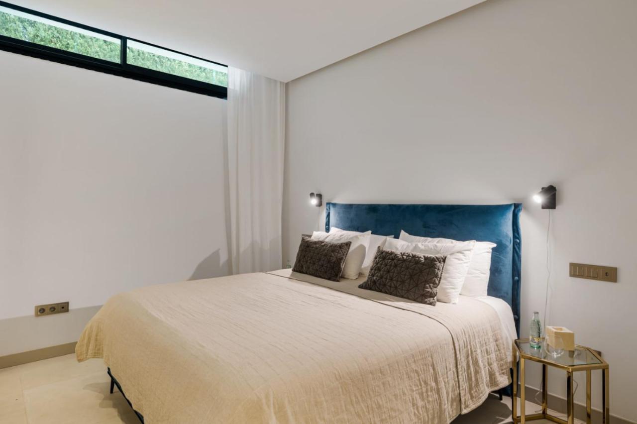 Brand New Modern 5 Bdrm In Puerto Banus
